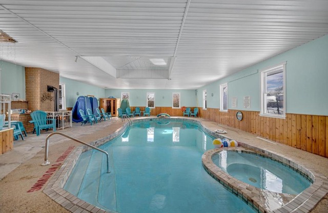 Marmora and Lake Inn Honeymoon Suite