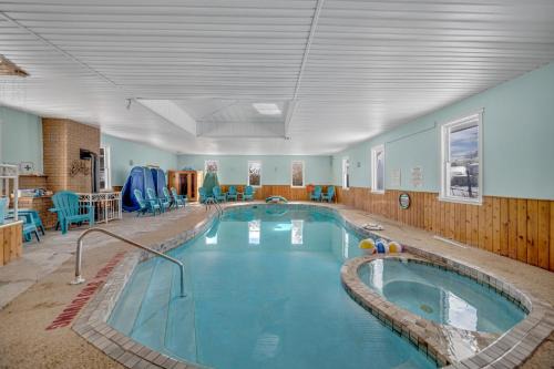 Marmora and Lake Inn Superior Apartment-Victorian Diner Restaurant
