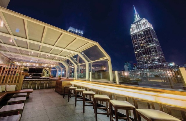 Marriott's Vacation Club Pulse King Guest Room (Empire State Building View)