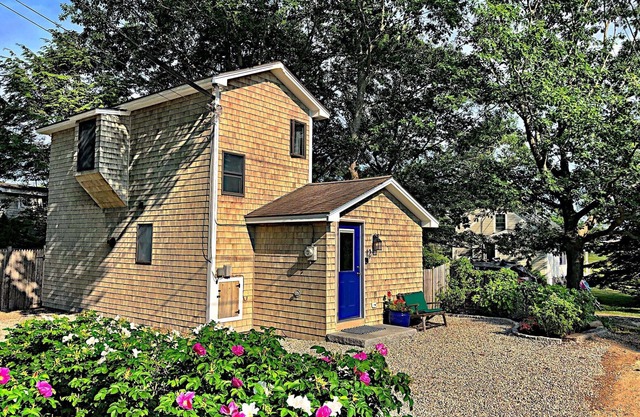 Marshview Cottage: Charming, Quiet & Water views