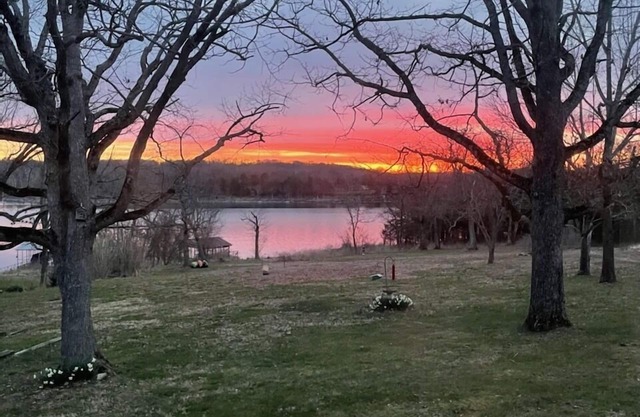 Martha's View - Lake front house with slip at the Marina included