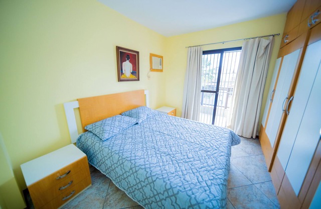 MARTHA SCHWANTZ 102 BUILDING, 4 BEDROOM APARTMENT - 2 garages 200m FROM MORRO BEACH.