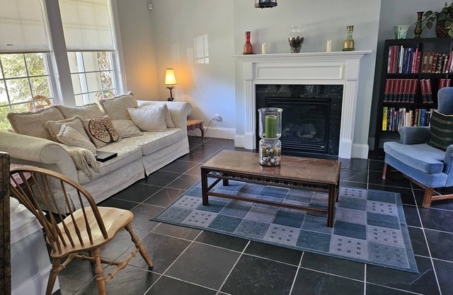 MARTHA STEWART MODEL HOME:15 MINUTES TO HARTSFIELD JACKSON INTERNATIONAL AIRPORT