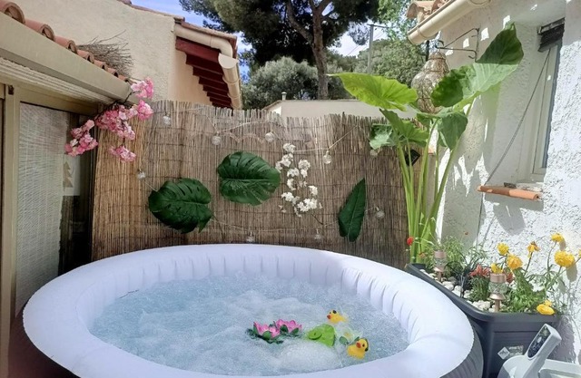 MARTIGUES Adorable petite guest house