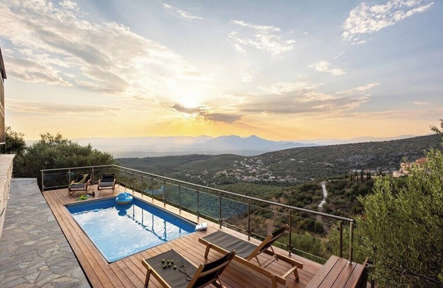 Martinia Pool Escape - Aiga Panoramic Vistas