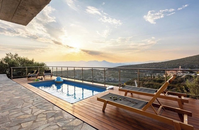 Martinia Pool Escape - Tragos Panoramic Views