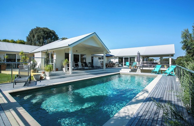 Martins Retreat: 5 BR, 3 BA in Portsea, Sleeps 10