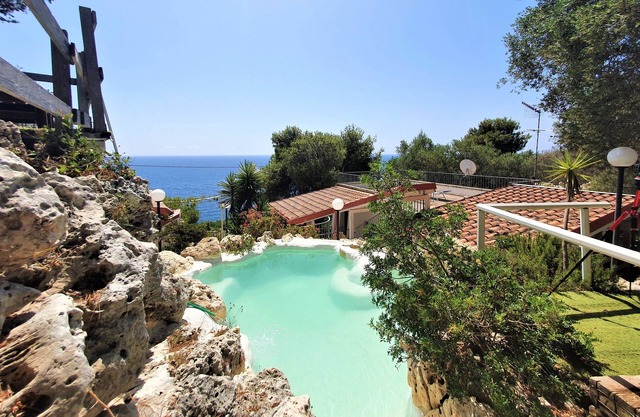 Marvellous property w/heated pool & sea access