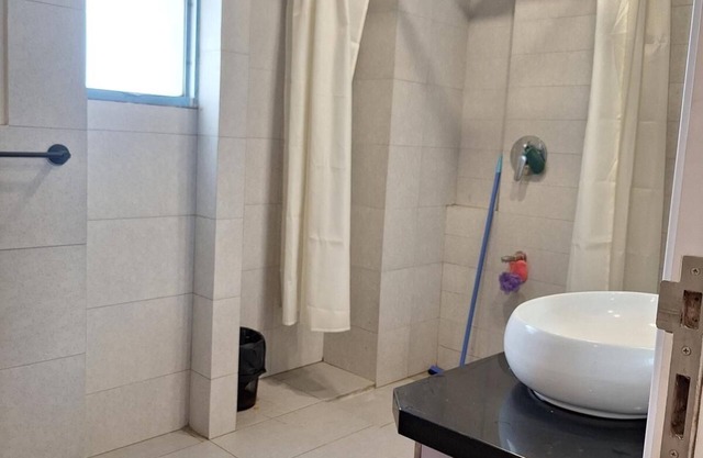 Marvelous 3-BR apartment in center of Karachi.