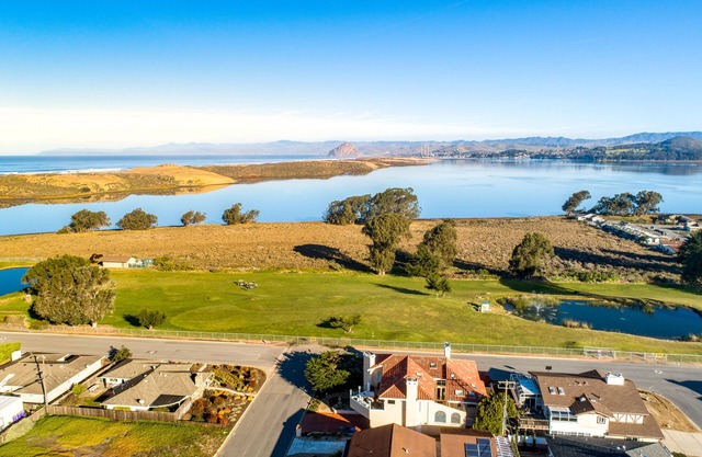 Marvelous Custom Home with Hot Tub, Game Room & Amazing Views