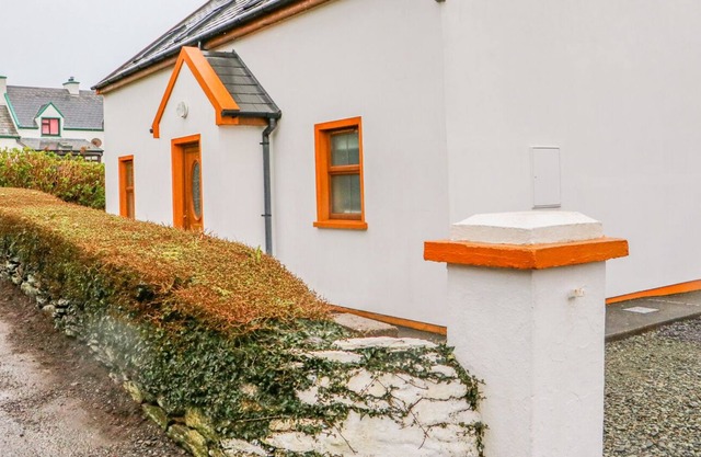 MARY AGNES COTTAGE, pet friendly in Allihies, County Cork