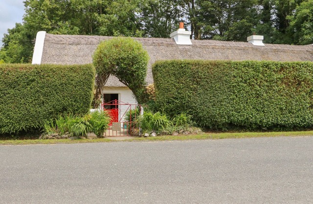 MARY ROSE COTTAGE, pet friendly in Castleisland, County Kerry