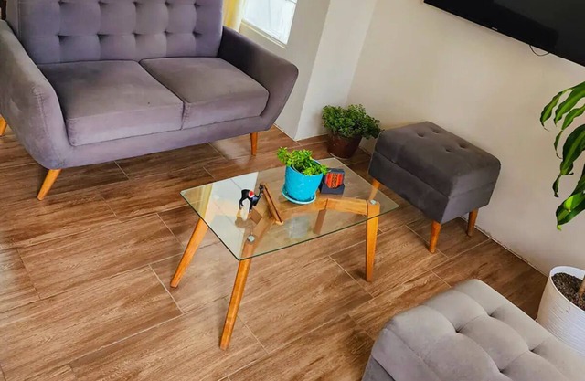Mary's Home San Borja: in front of a beautiful park, private and secure
