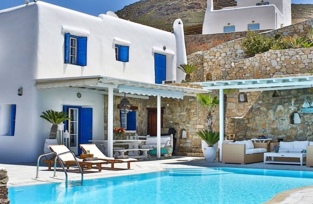 MaryMe Luxury villas- Main House with pool