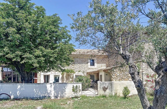 Mas de Village Avec Jaccuzzi et Jardin