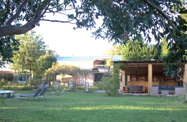 Mas in the countryside with swimming pool 10 minutes from Avignon