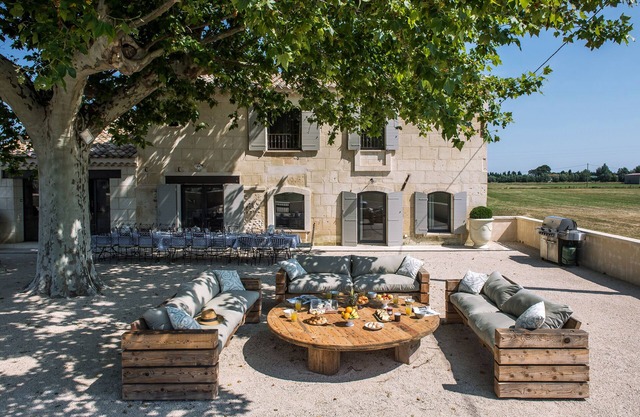 Mas "LEGRAND", 18th century farmhouse, sleeps 15. 8 bedrooms, 8 bathrooms