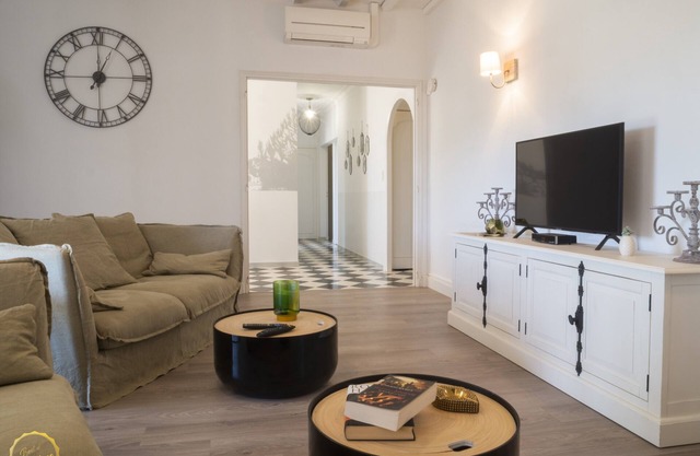 Mas Provençal first floor living room with fireplace and veranda overlooking Alpilles- Vallée des Baux