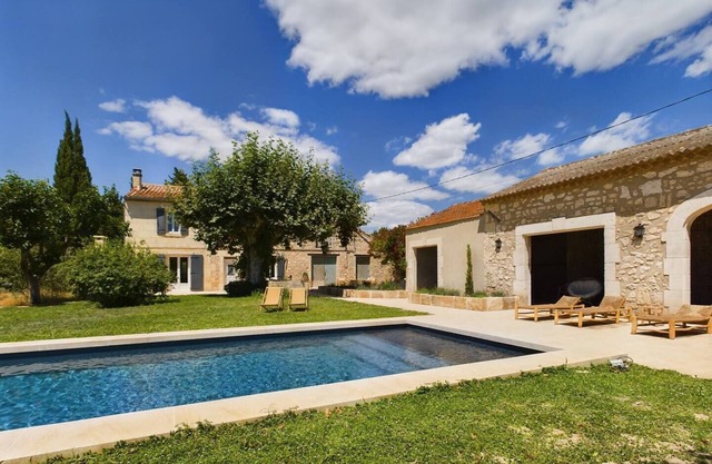 Mas Sainte Croix - Authentic renovated farmhouse in Provence with swimming pool