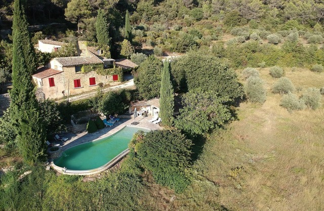 Mas with swimming pool and pool house