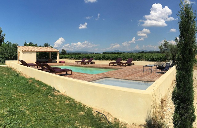 MAS WITH SWIMMING POOL IN DRÔME PROVENÇALE