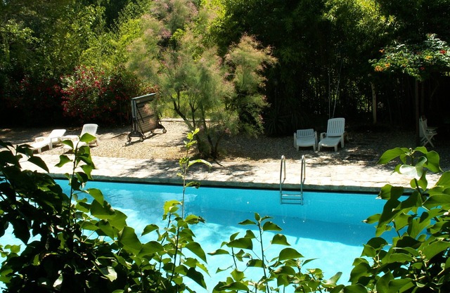 Mas without neighborhood, private pool and tennis in 2 landscaped acres