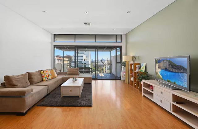 Mascot luxe 3 beds apt 2 car space with city view