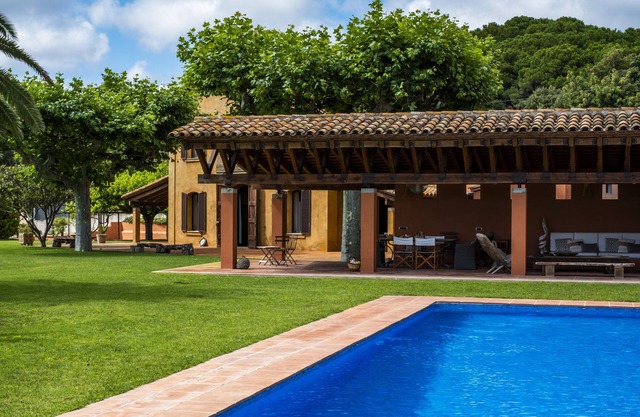 Masia Balís - Mediterranean villa with sea views and pool,