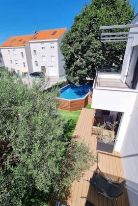 Maslina House - Family Apartment 2 with Pool