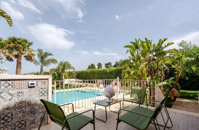 Massaroom - Gorgeous villa with sea view pool