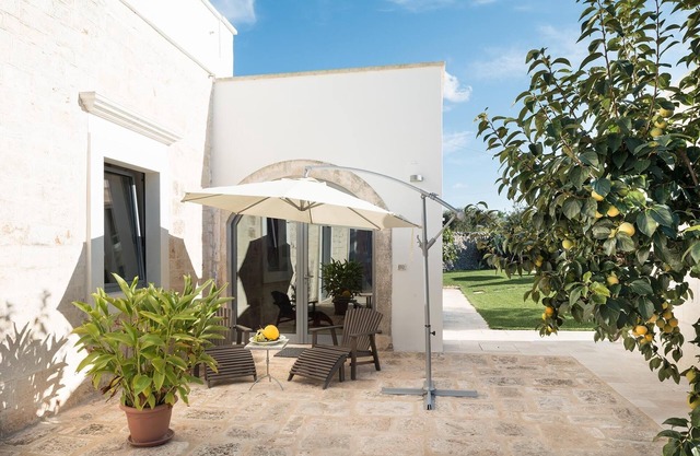 Masseria Il Mandorlo Fiorito "Villa Fico": x 4. Infinity pool.
