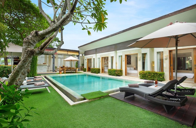 MASSIVE! 9 BEDR!/9BATH VILLA/POOL CENTRAL SEMINYAK