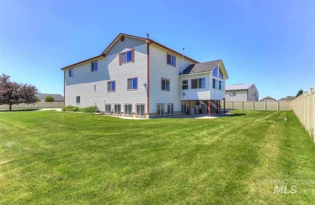Massive Gathering Home with Ballroom - Sleeps 32+