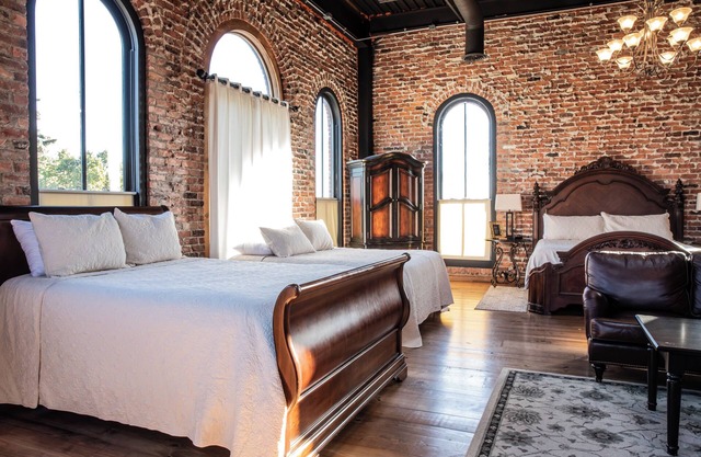 MASSIVE Luxurious Loft-style Suite in Downtown Lexington! 7,000 sq/ft!