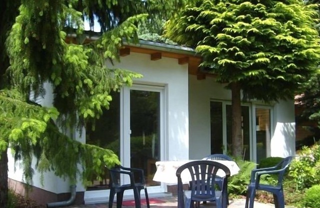Massives Sommerhaus 60 qm mit Terrasse, 1 Schlafzimmer für Max. 3 Personen