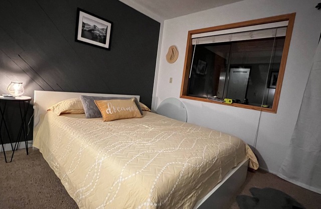 Master bedroom breakfast included