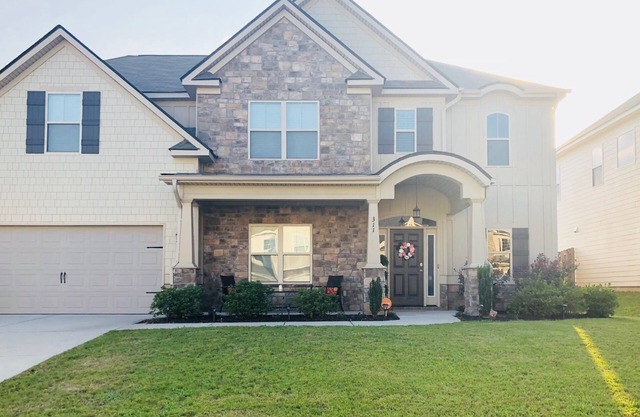 MASTERS Rental in a designer home