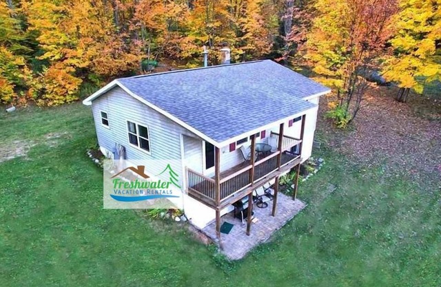 Masters Retreat: Cozy Up by the Fire and Enjoy Autumn by the Lake!