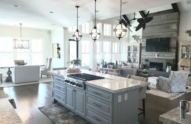 MASTERS WEEK ONLY! 5000+ sqft Luxury House on Lake In Golf Community