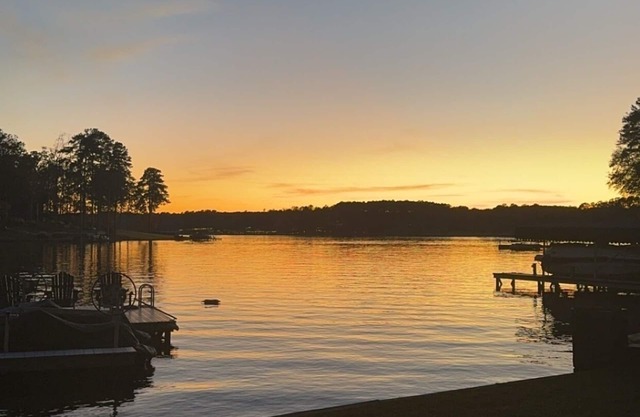 MASTERS WEEK!Perfect Gathering Spot On Oconee. Ritz, Lake, Clays, Fishing, Golf!