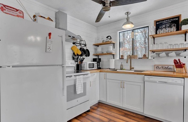Masthope Cottage - Hot Tub, Arcades, Ski, Pools, Lake, Tiki Bar, Restaurant
