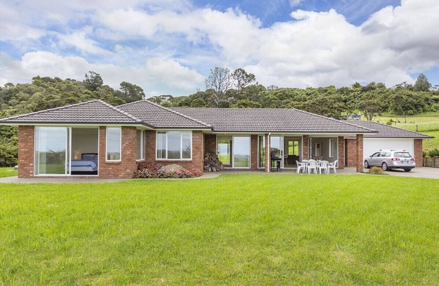 Matakana Views - Matakana Holiday Home