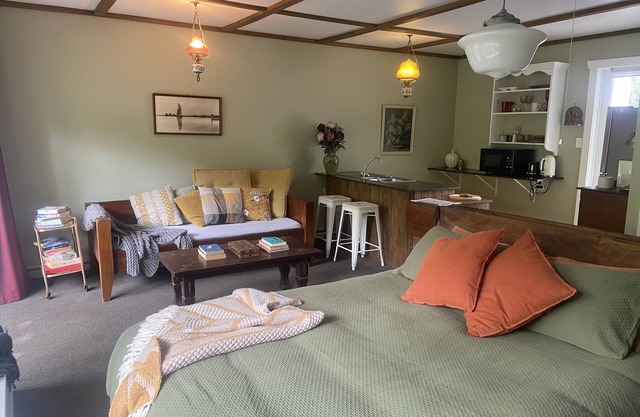 Matakana Waterfall Hideaway & Retro Store