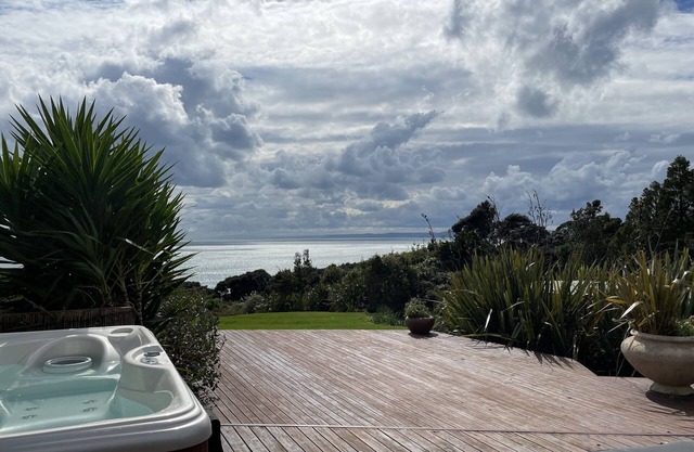 Matangi Apartment - Apartment w/Private Spa Pool and Sea Views