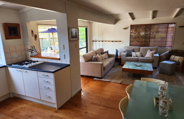 Matarangi Coastal Retreat - One back from the beach