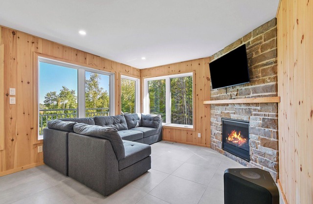 Matawinie cottage near Lac Taureau and ATV/snowmobile trail!