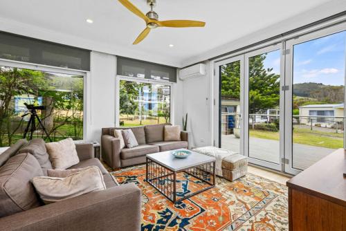 MAVI BEACH HOUSE - Stylish home opposite beach