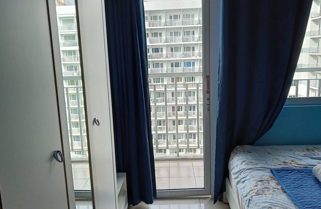 Max's tower D Shell residences condo, w/balcony, Netflix and fast internet