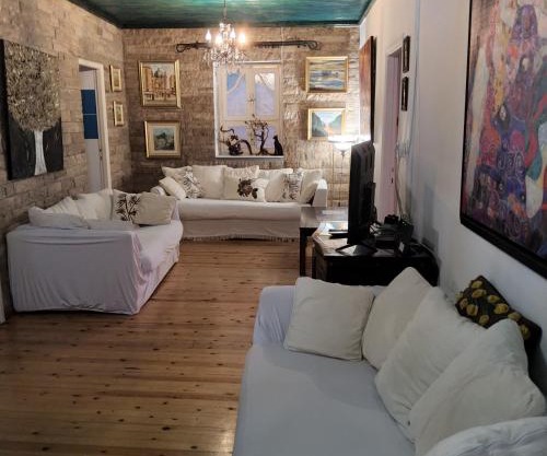 maximos apartment