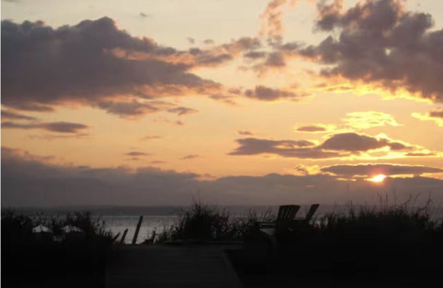 Maxwelton Beach Waterfront: Sunsets and Olympic Mountain views